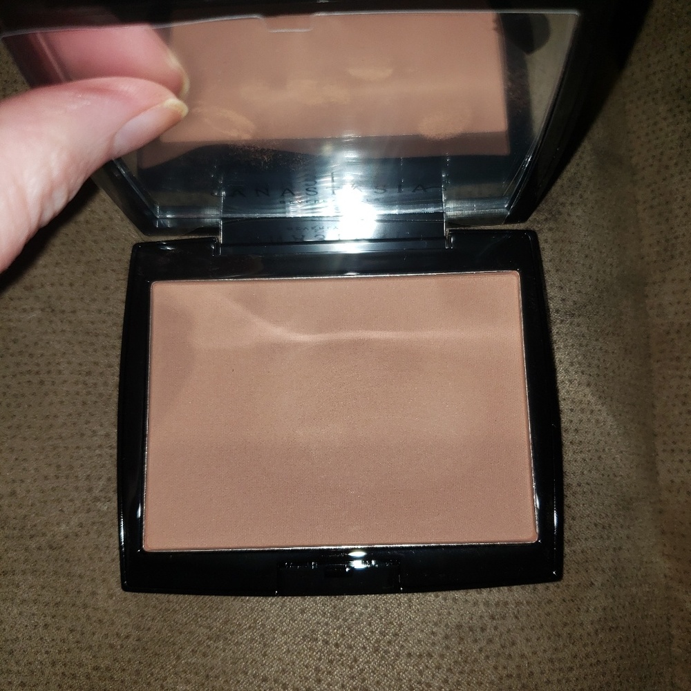 Anastasia Beverly Hills bronzer